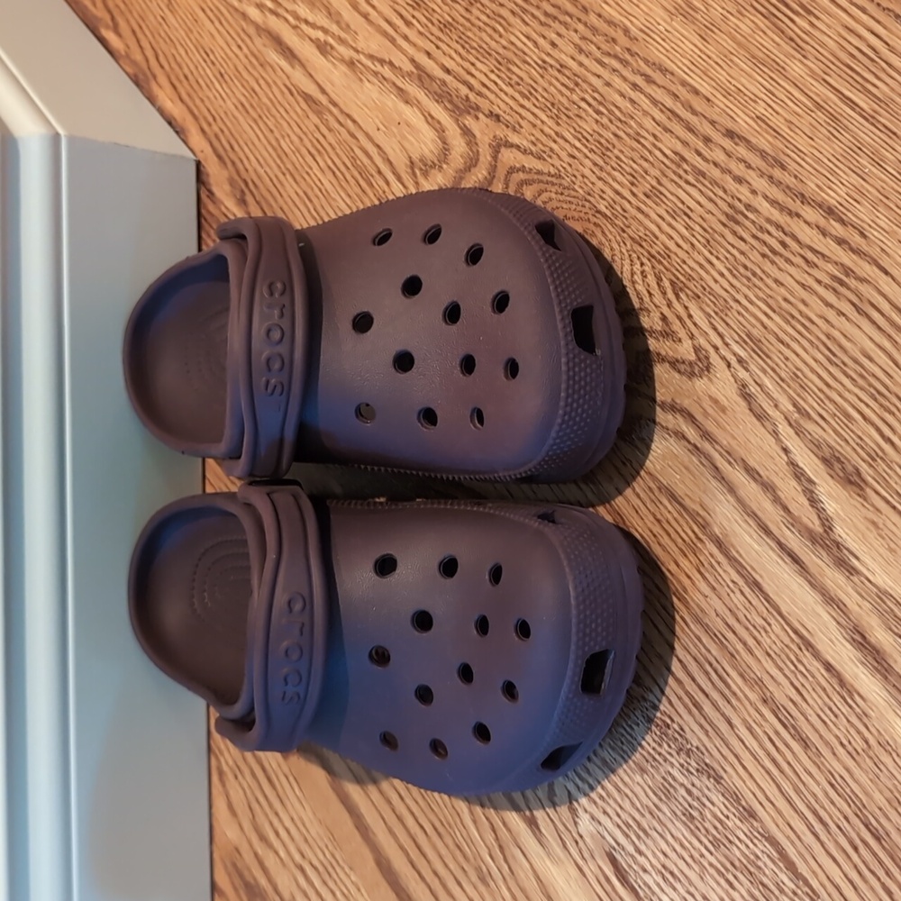 Maroon Crocs Women's 9 Men's 7